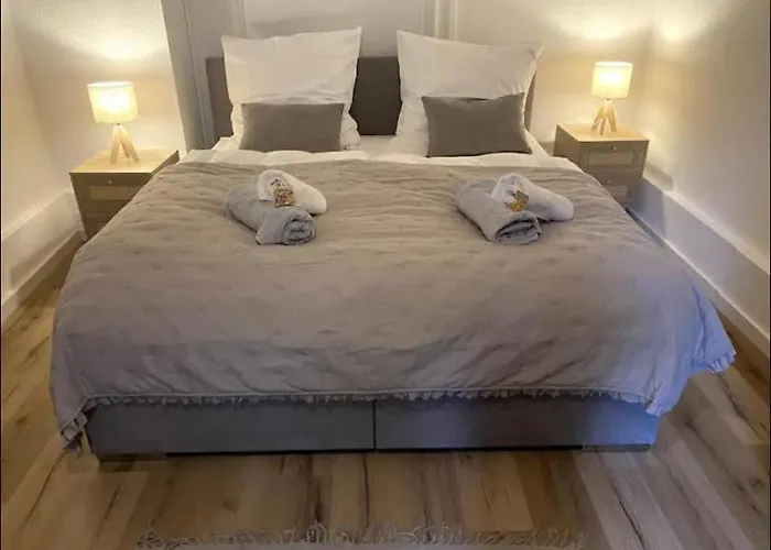 City Apartment Central & Near Fairgrounds Апартаменты *